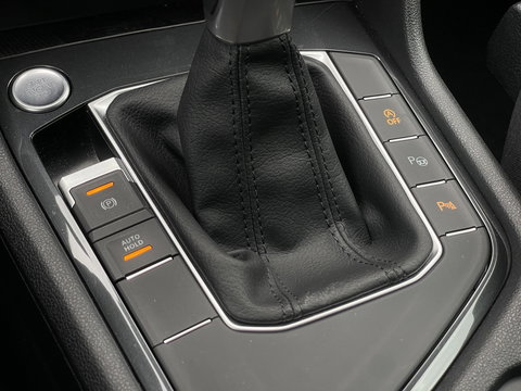 Volkswagen Tiguan 1.5 TSI Life Business | Massagestoelen | Digitaal Dashboard | Apple Carplay | Stoelverwarming | DAB | Keyless Entry |