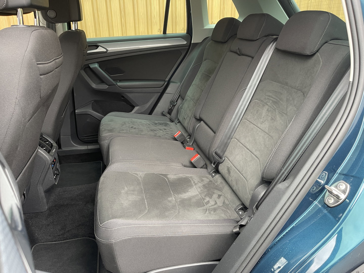 Volkswagen Tiguan 1.5 TSI Life Business | Massagestoelen | Digitaal Dashboard | Apple Carplay | Stoelverwarming | DAB | Keyless Entry |