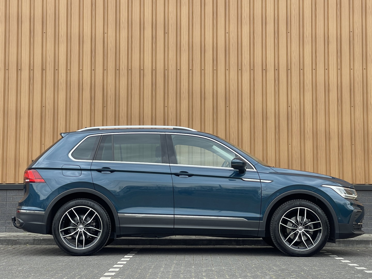 Volkswagen Tiguan 1.5 TSI Life Business | Massagestoelen | Digitaal Dashboard | Apple Carplay | Stoelverwarming | DAB | Keyless Entry |