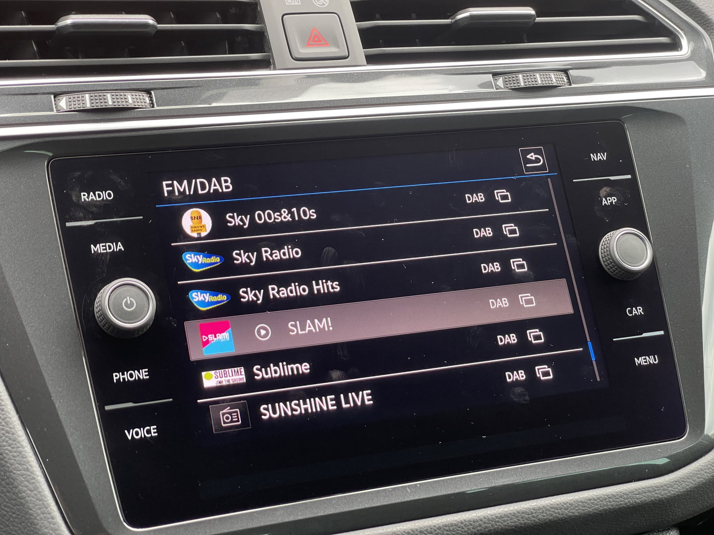 Volkswagen Tiguan 1.5 TSI Life Business | Massagestoelen | Digitaal Dashboard | Apple Carplay | Stoelverwarming | DAB | Keyless Entry |