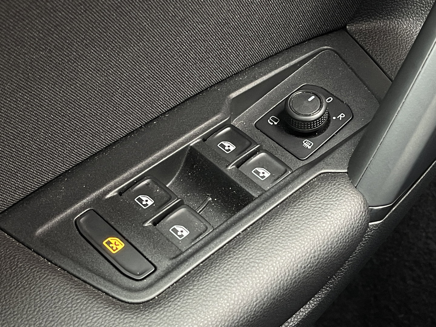 Volkswagen Tiguan 1.5 TSI Life Business | Massagestoelen | Digitaal Dashboard | Apple Carplay | Stoelverwarming | DAB | Keyless Entry |