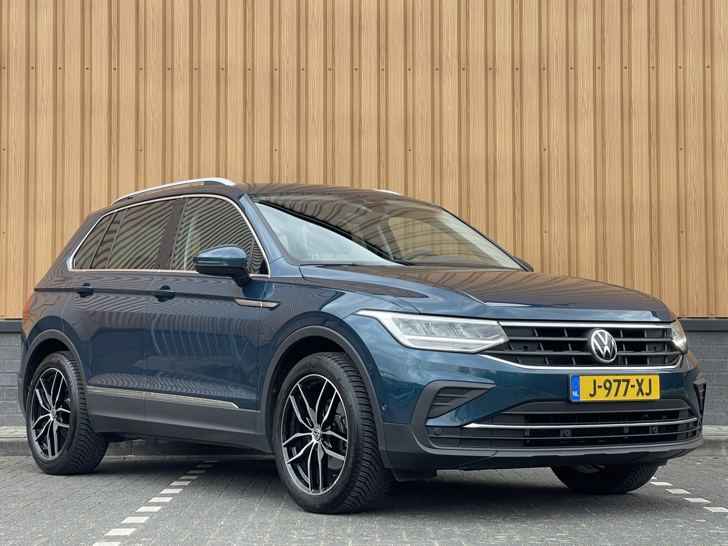 Volkswagen Tiguan 1.5 TSI Life Business | Massagestoelen | Digitaal Dashboard | Apple Carplay | Stoelverwarming | DAB | Keyless Entry |