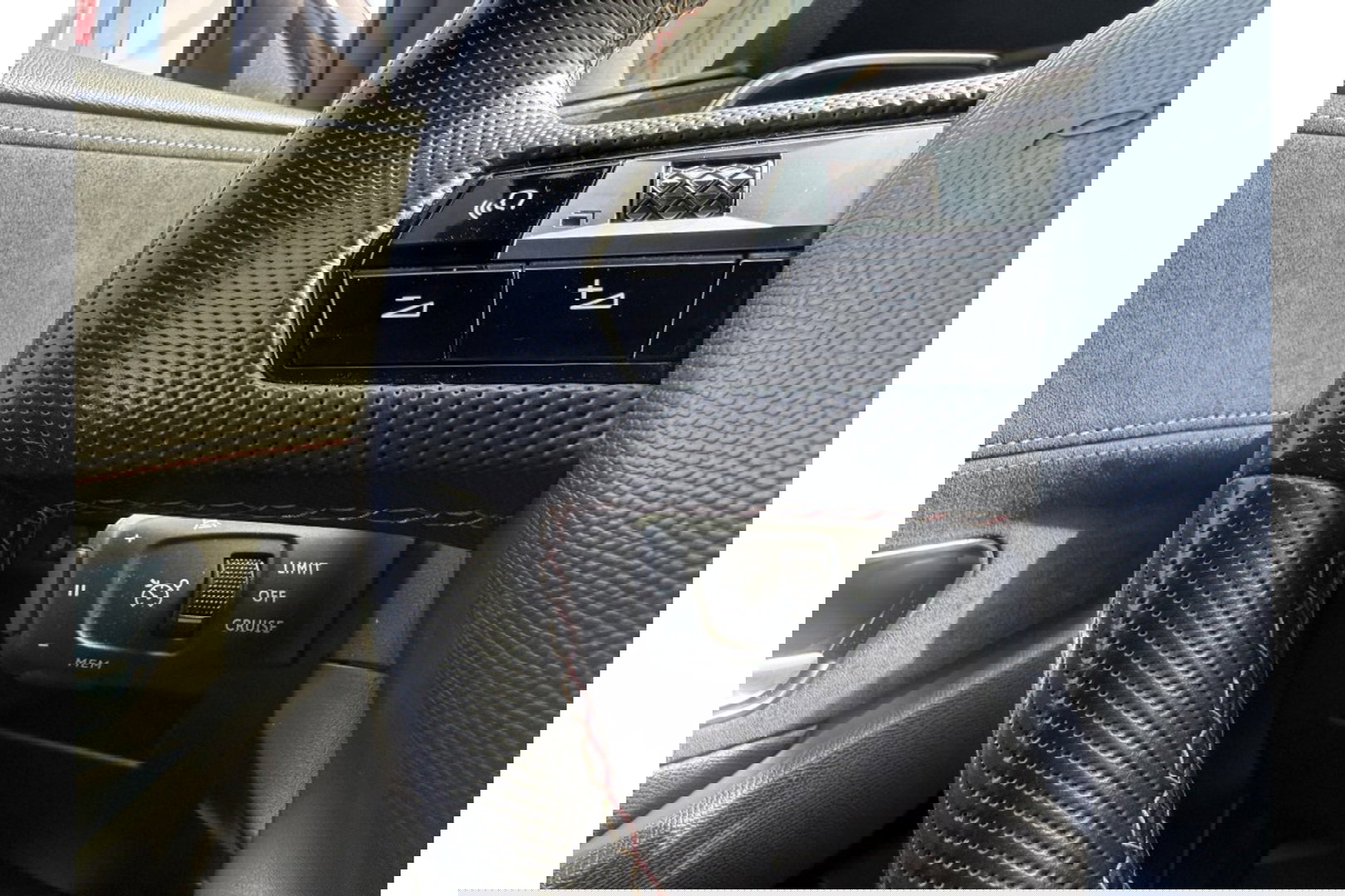 DS Ds 7 Crossback 1.2 PT 130PK PERFORMANCE AUTOMAAT AIRCO NAVI.