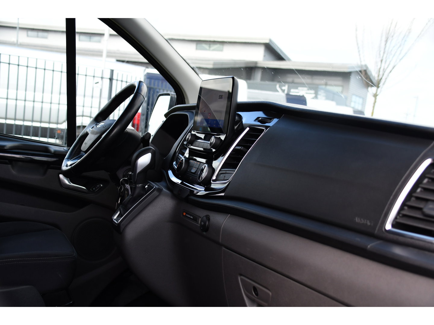 Ford Transit Custom 300 2.0 TDCI L2H1 Limited DC PB Edition