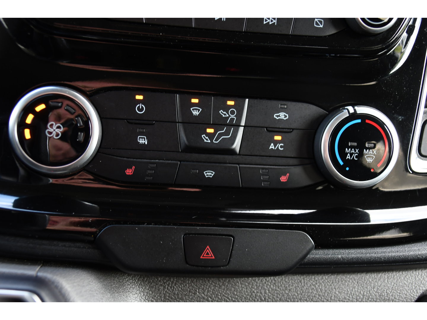 Ford Transit Custom 300 2.0 TDCI L2H1 Limited DC PB Edition