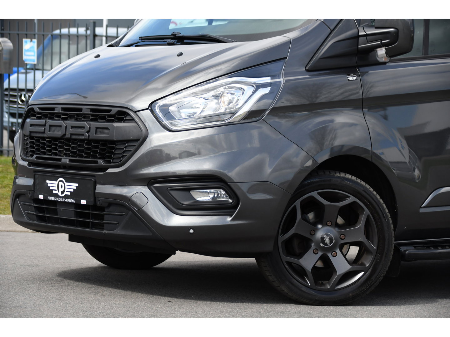 Ford Transit Custom 300 2.0 TDCI L2H1 Limited DC PB Edition