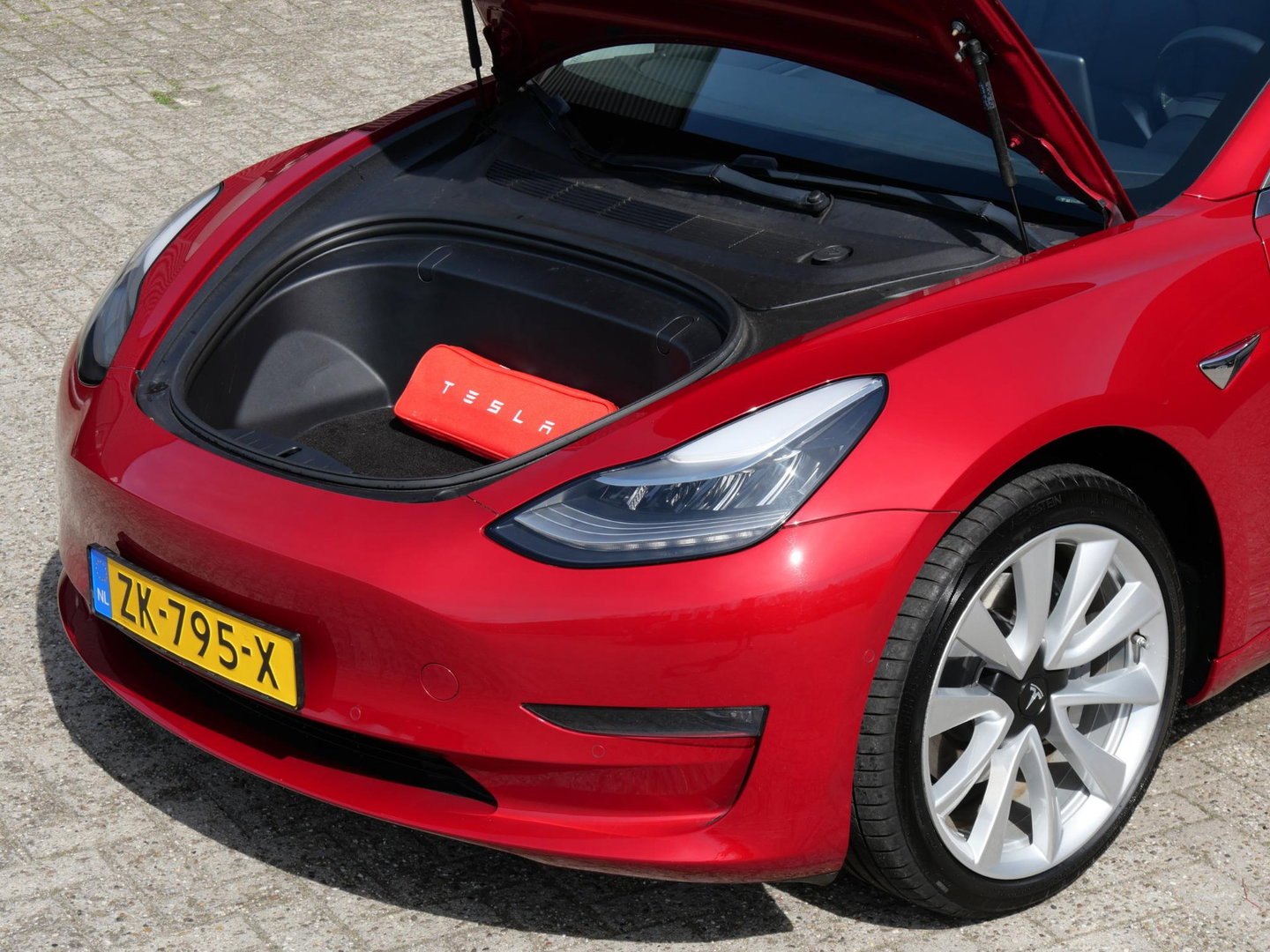 Tesla Model 3 60kWh STANDARD PLUS RDW/ 19INCH/ 1STE EIGENAAR/ 4 NIEUWE BANDEN