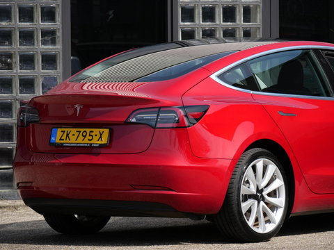 Tesla Model 3 60kWh STANDARD PLUS RDW/ 19INCH/ 1STE EIGENAAR/ 4 NIEUWE BANDEN