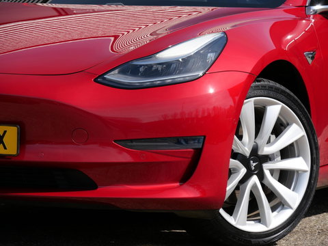 Tesla Model 3 60kWh STANDARD PLUS RDW/ 19INCH/ 1STE EIGENAAR/ 4 NIEUWE BANDEN
