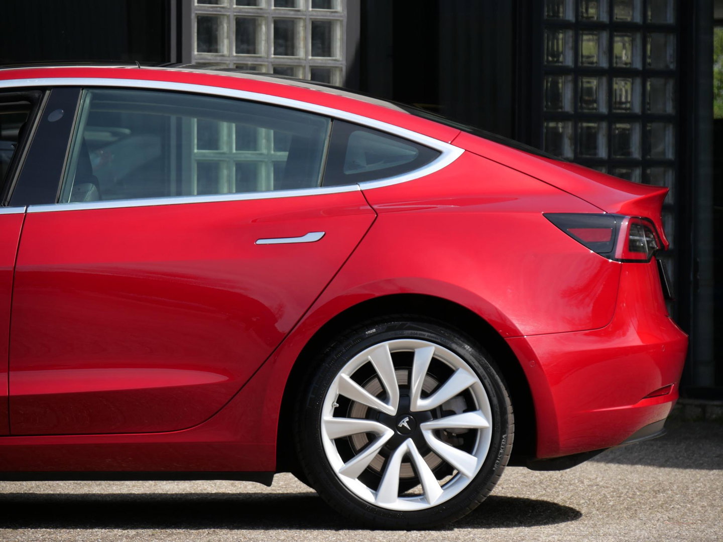 Tesla Model 3 60kWh STANDARD PLUS RDW/ 19INCH/ 1STE EIGENAAR/ 4 NIEUWE BANDEN