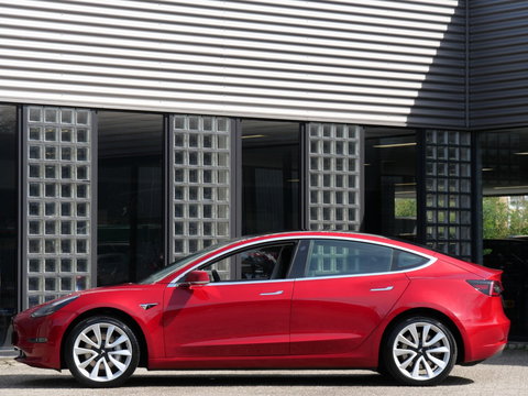 Tesla Model 3 60kWh STANDARD PLUS RDW/ 19INCH/ 1STE EIGENAAR/ 4 NIEUWE BANDEN