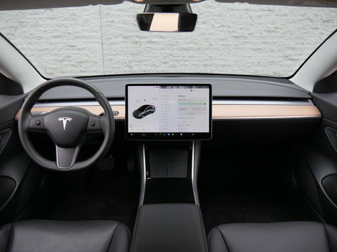 Tesla Model 3 60kWh STANDARD PLUS RDW/ 19INCH/ 1STE EIGENAAR/ 4 NIEUWE BANDEN
