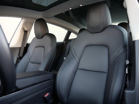 Tesla Model 3 60kWh STANDARD PLUS RDW/ 19INCH/ 1STE EIGENAAR/ 4 NIEUWE BANDEN