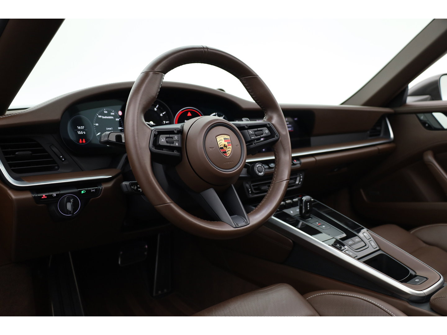 Porsche 911 Targa 4S 3.0 Orgi. NL | Liftsysteem | 20/21 inch RS Spyder | leder truffelbruin | Bose | Stoelventi. | PLMS