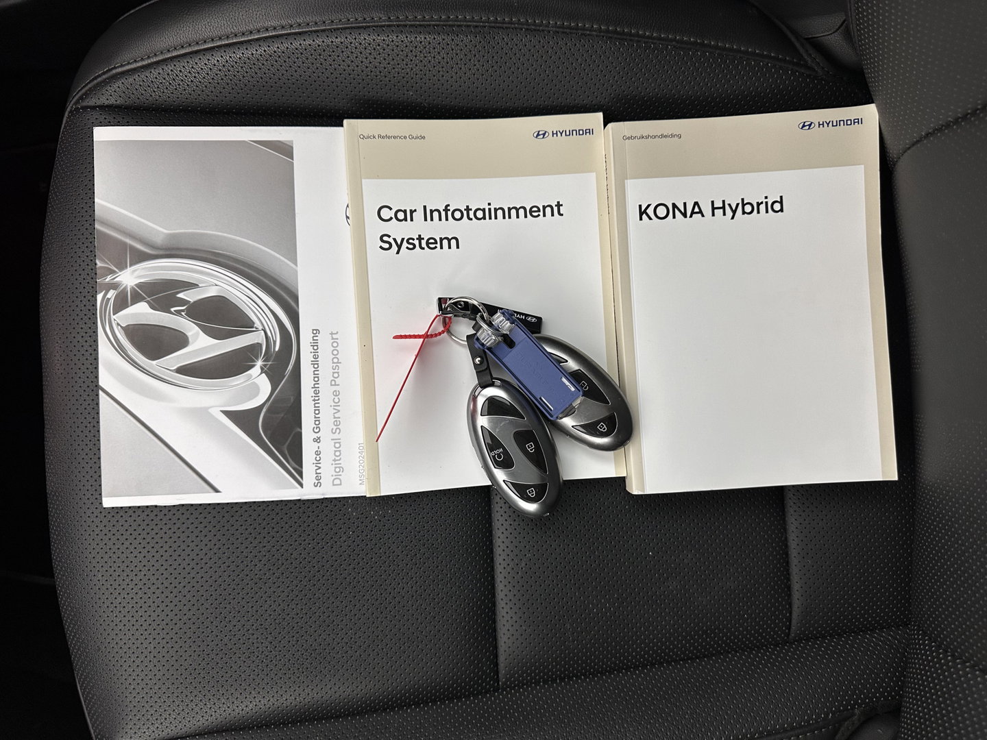 Hyundai KONA 1.6 GDI HEV Premium (INCL-BTW) *LEATHER | FULL-LED | NAVI-FULLMAP | DAB | ADAPTIVE-CRUISE | KEYLESS | TOP-VIEW | BLINDSPOT | LANE-ASSIST | DIGI-COCKPIT | COMFORTSEATS | 18''ALU*