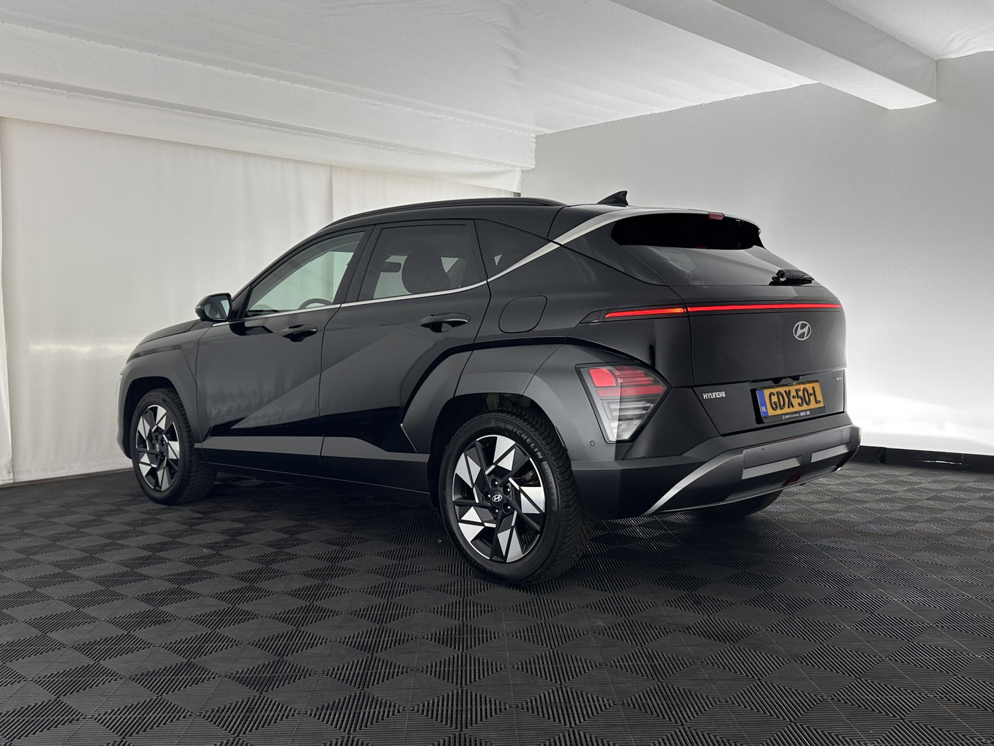 Hyundai KONA 1.6 GDI HEV Premium (INCL-BTW) *LEATHER | FULL-LED | NAVI-FULLMAP | DAB | ADAPTIVE-CRUISE | KEYLESS | TOP-VIEW | BLINDSPOT | LANE-ASSIST | DIGI-COCKPIT | COMFORTSEATS | 18''ALU*