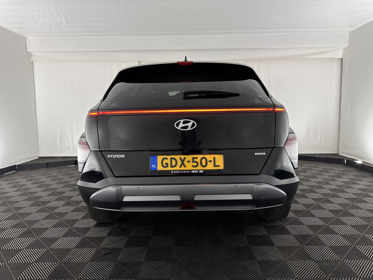 Hyundai KONA 1.6 GDI HEV Premium (INCL-BTW) *LEATHER | FULL-LED | NAVI-FULLMAP | DAB | ADAPTIVE-CRUISE | KEYLESS | TOP-VIEW | BLINDSPOT | LANE-ASSIST | DIGI-COCKPIT | COMFORTSEATS | 18''ALU*