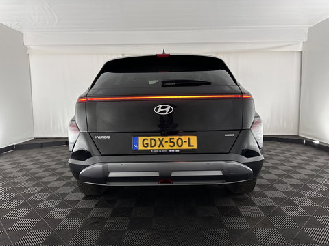 Hyundai KONA 1.6 GDI HEV Premium (INCL-BTW) *LEATHER | FULL-LED | NAVI-FULLMAP | DAB | ADAPTIVE-CRUISE | KEYLESS | TOP-VIEW | BLINDSPOT | LANE-ASSIST | DIGI-COCKPIT | COMFORTSEATS | 18''ALU*