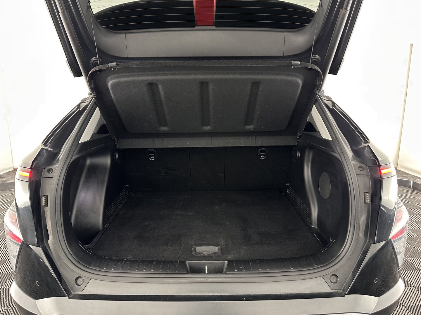 Hyundai KONA 1.6 GDI HEV Premium (INCL-BTW) *LEATHER | FULL-LED | NAVI-FULLMAP | DAB | ADAPTIVE-CRUISE | KEYLESS | TOP-VIEW | BLINDSPOT | LANE-ASSIST | DIGI-COCKPIT | COMFORTSEATS | 18''ALU*