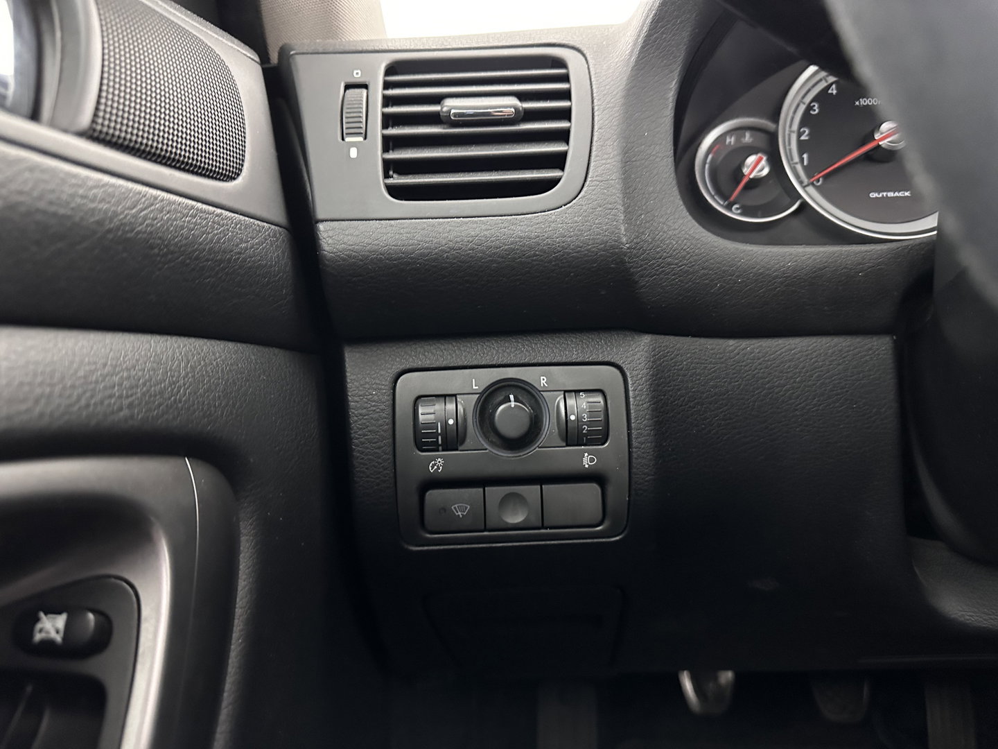 Subaru Outback 2.5i AWD (⚠️) PANO | VELOURS | HEATED-COMFORTSEATS | ECC | CRUISE | TOWBAR | RADIO-CD*