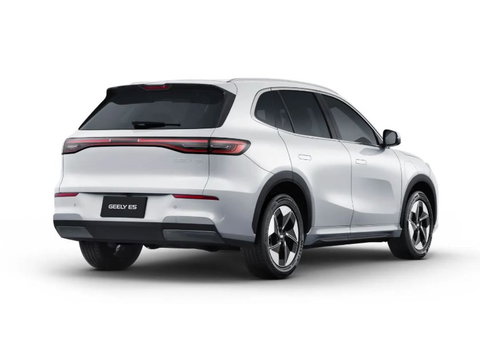 GEELY E5 Max+ 68 kWh | 19'' | Flyme Premium (16 speakers) | Massage+Ventilatie | Pano | Elek. Klep | Stuur-Stoelverw. | 450 WLTP