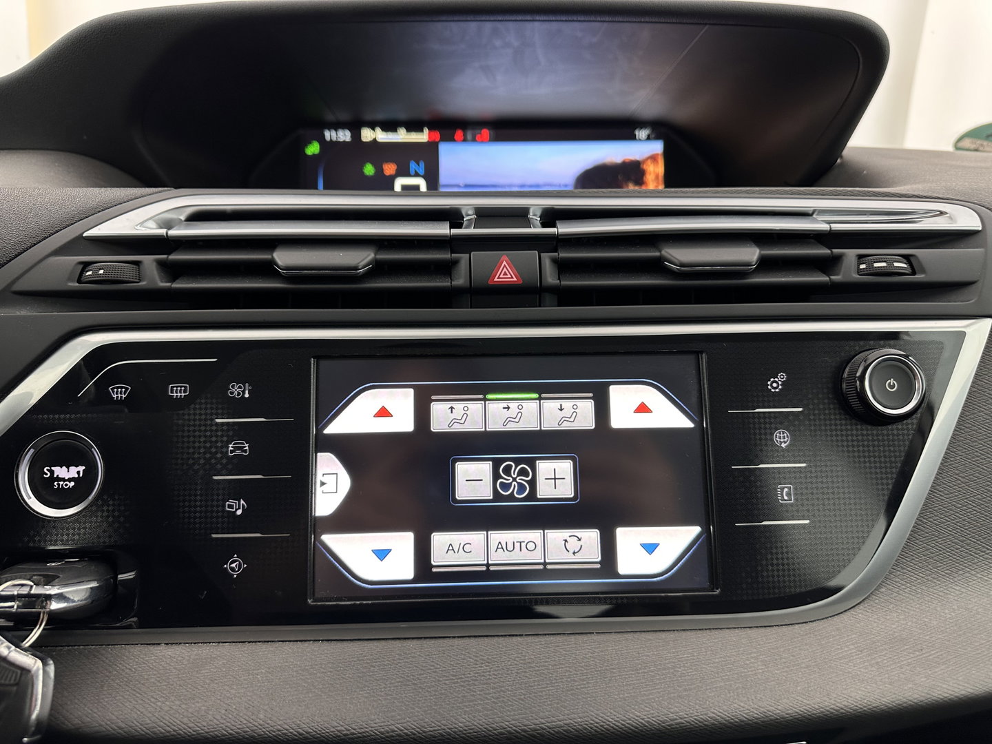 Citroën C4 1.6 e-HDi Exclusive Aut. *NAVI-FULLMAP | KEYLESS | CAMERA | DIGI-COCKPIT | COMFORTSEATS | ECC | PDC | CRUISE | 16''ALU | TOWBAR*