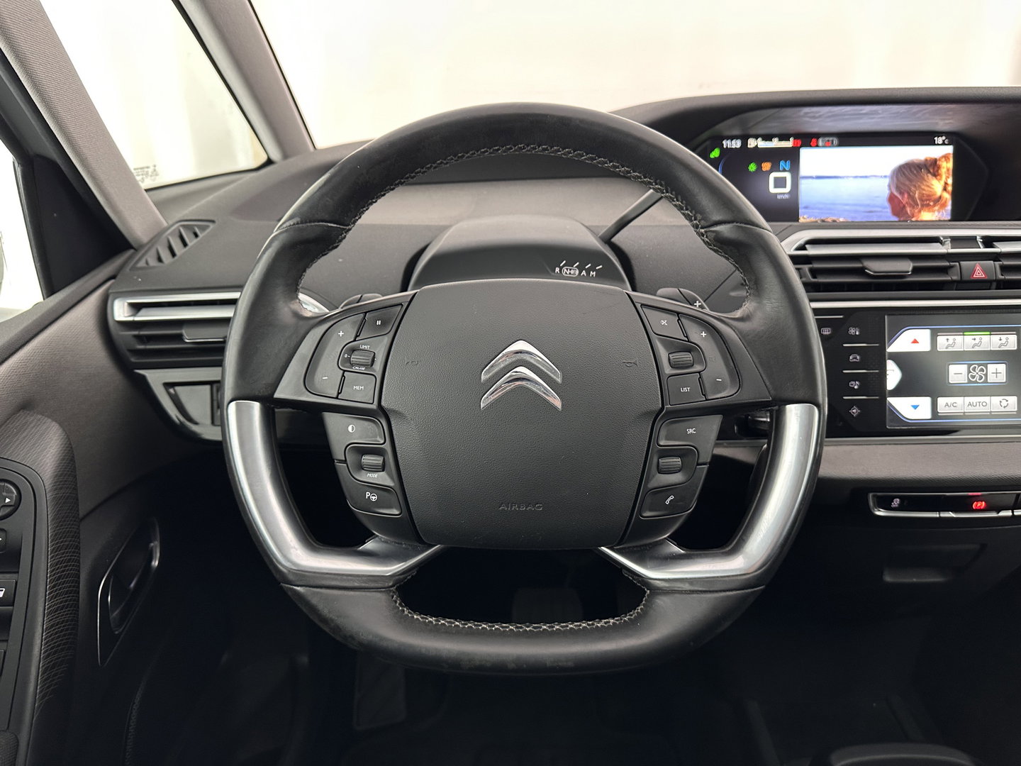 Citroën C4 1.6 e-HDi Exclusive Aut. *NAVI-FULLMAP | KEYLESS | CAMERA | DIGI-COCKPIT | COMFORTSEATS | ECC | PDC | CRUISE | 16''ALU | TOWBAR*