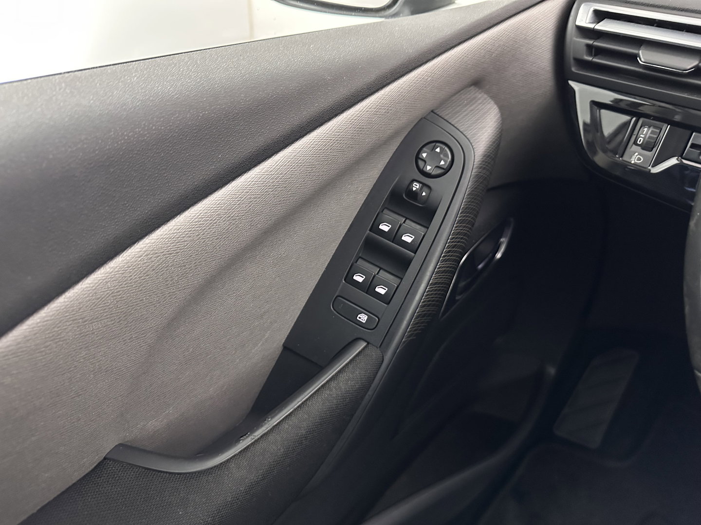 Citroën C4 1.6 e-HDi Exclusive Aut. *NAVI-FULLMAP | KEYLESS | CAMERA | DIGI-COCKPIT | COMFORTSEATS | ECC | PDC | CRUISE | 16''ALU | TOWBAR*