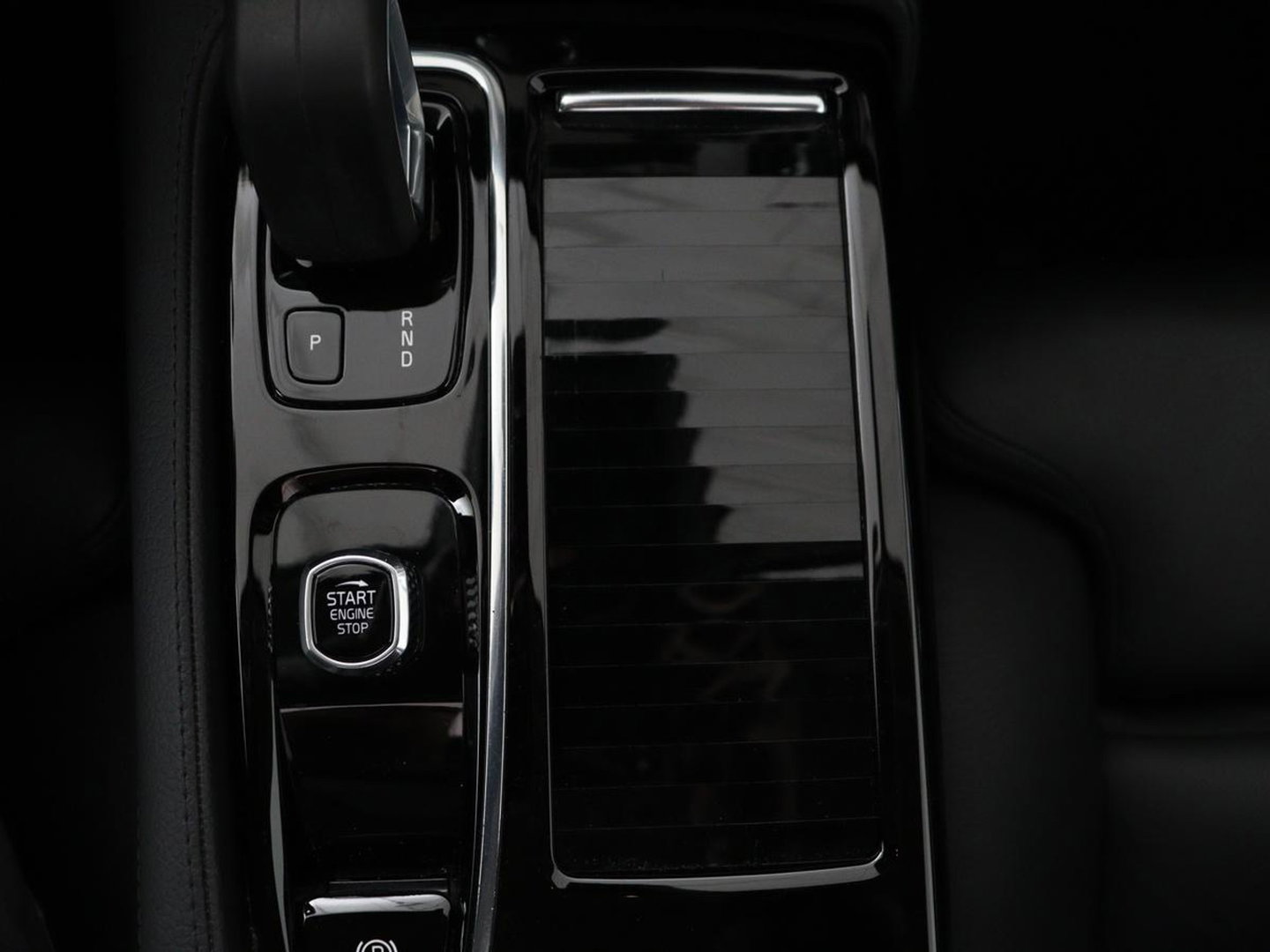 Volvo V90 2.0 T6 Plug In AWD Inscription | SOH 97% | Panoramadak | Head-Up | Leder | Harman/Kardon | 20'' | 360 Camera | Stoelverwarming | Keyless | Carplay | Full LED | Stuurverwarming | PHEV