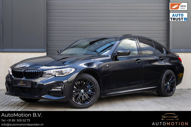 BMW 3 Serie - 330e PANO MEMORY M PAKKET CAMERA HUD TREKHAAK