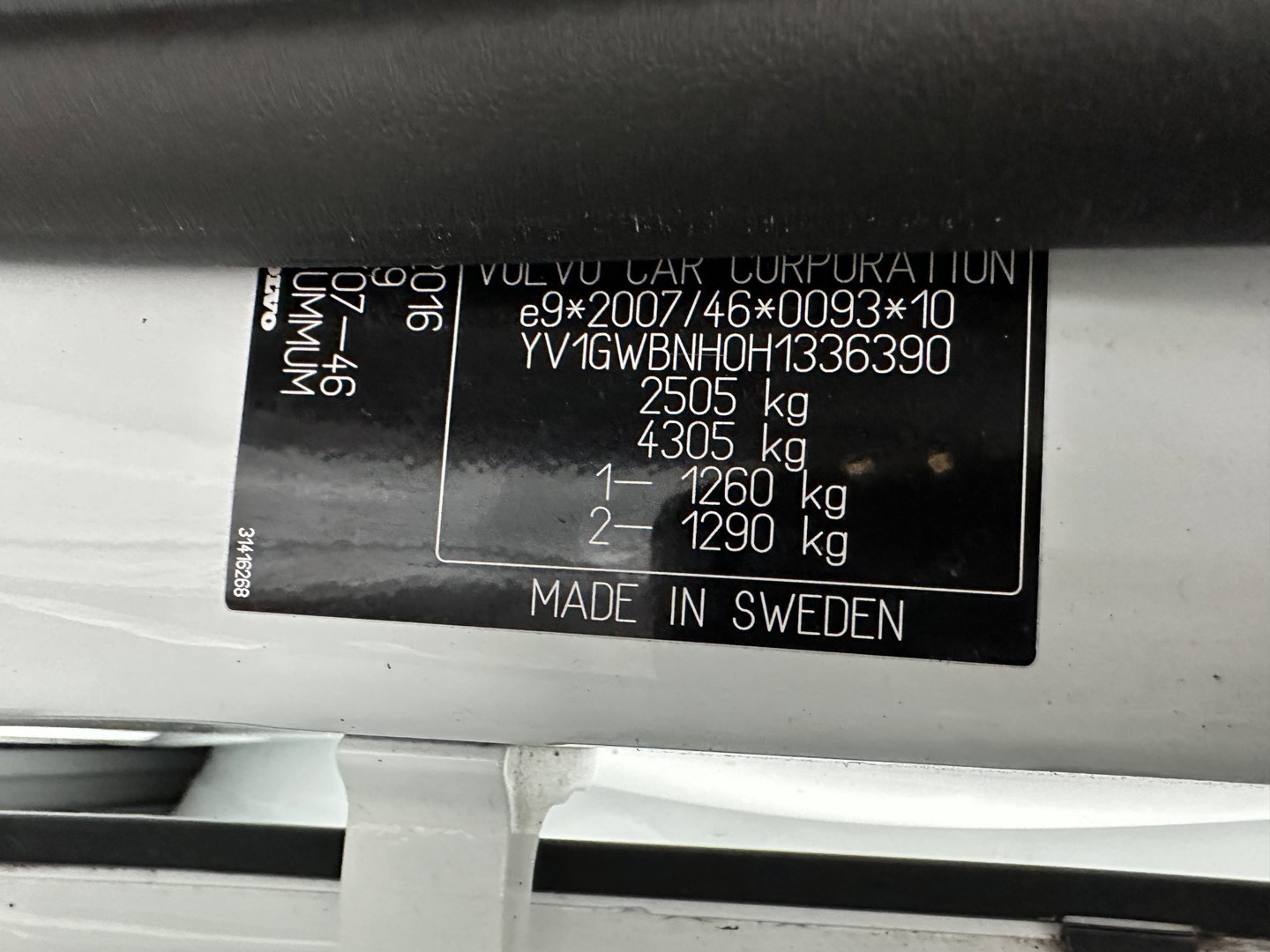 Volvo V60 2.4 D5 Twin Engine Special Edition ( Plug-In ) Aut. *PANO | LEATHER | BI-XENON | BLINDSPOT | MEMORY-PACK | NAVI-FULLMAP | HEATED-SPORTSEATS | CAMERA | PERFORMANCE-AUDIO | TOWBAR | 18''ALU*
