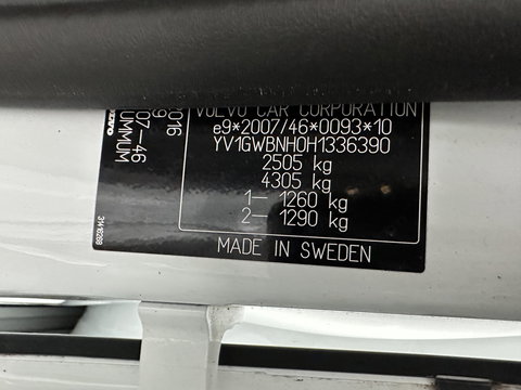 Volvo V60 2.4 D5 Twin Engine Special Edition ( Plug-In ) Aut. *PANO | LEATHER | BI-XENON | BLINDSPOT | MEMORY-PACK | NAVI-FULLMAP | HEATED-SPORTSEATS | CAMERA | PERFORMANCE-AUDIO | TOWBAR | 18''ALU*