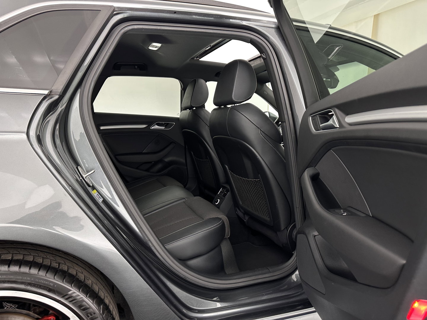 Audi A3 Sportback 1.4 e-tron Lease Edition Aut. *PANO | FULL-LED | LEATHER-FABRIC | DIGI-COCKPIT | KEYLESS | SPORT-SEATS | NAVI-FULLMAP | PRIVACY-GLASS | ECC | PDC | CRUISE | 18''ALU*