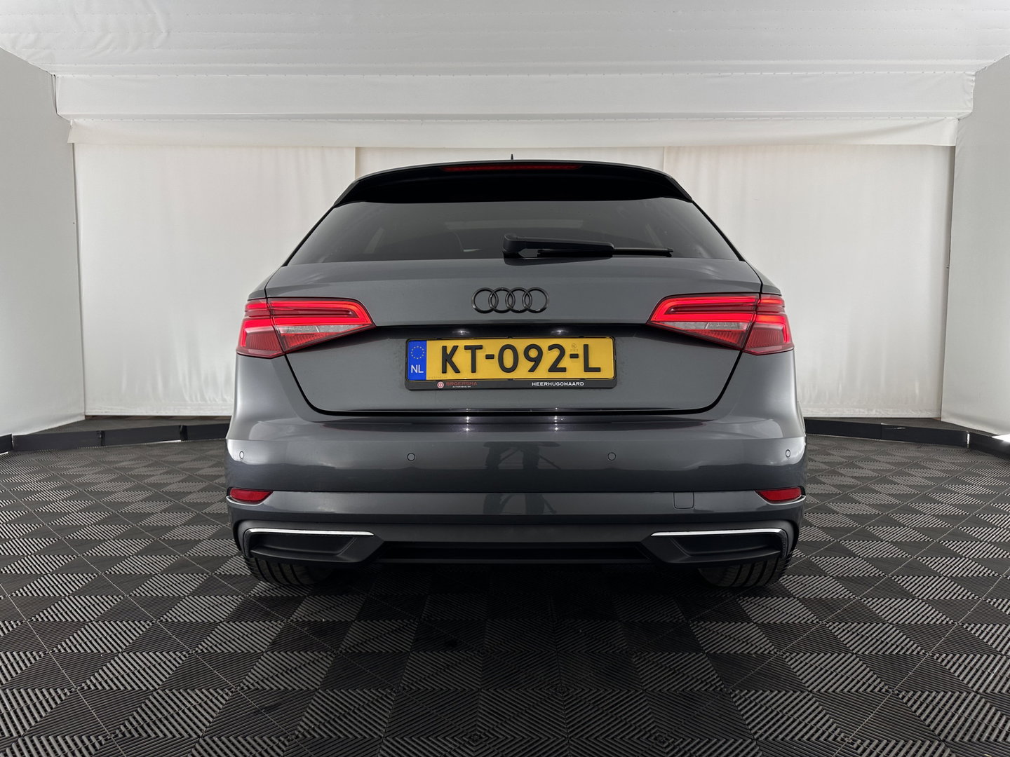 Audi A3 Sportback 1.4 e-tron Lease Edition Aut. *PANO | FULL-LED | LEATHER-FABRIC | DIGI-COCKPIT | KEYLESS | SPORT-SEATS | NAVI-FULLMAP | PRIVACY-GLASS | ECC | PDC | CRUISE | 18''ALU*