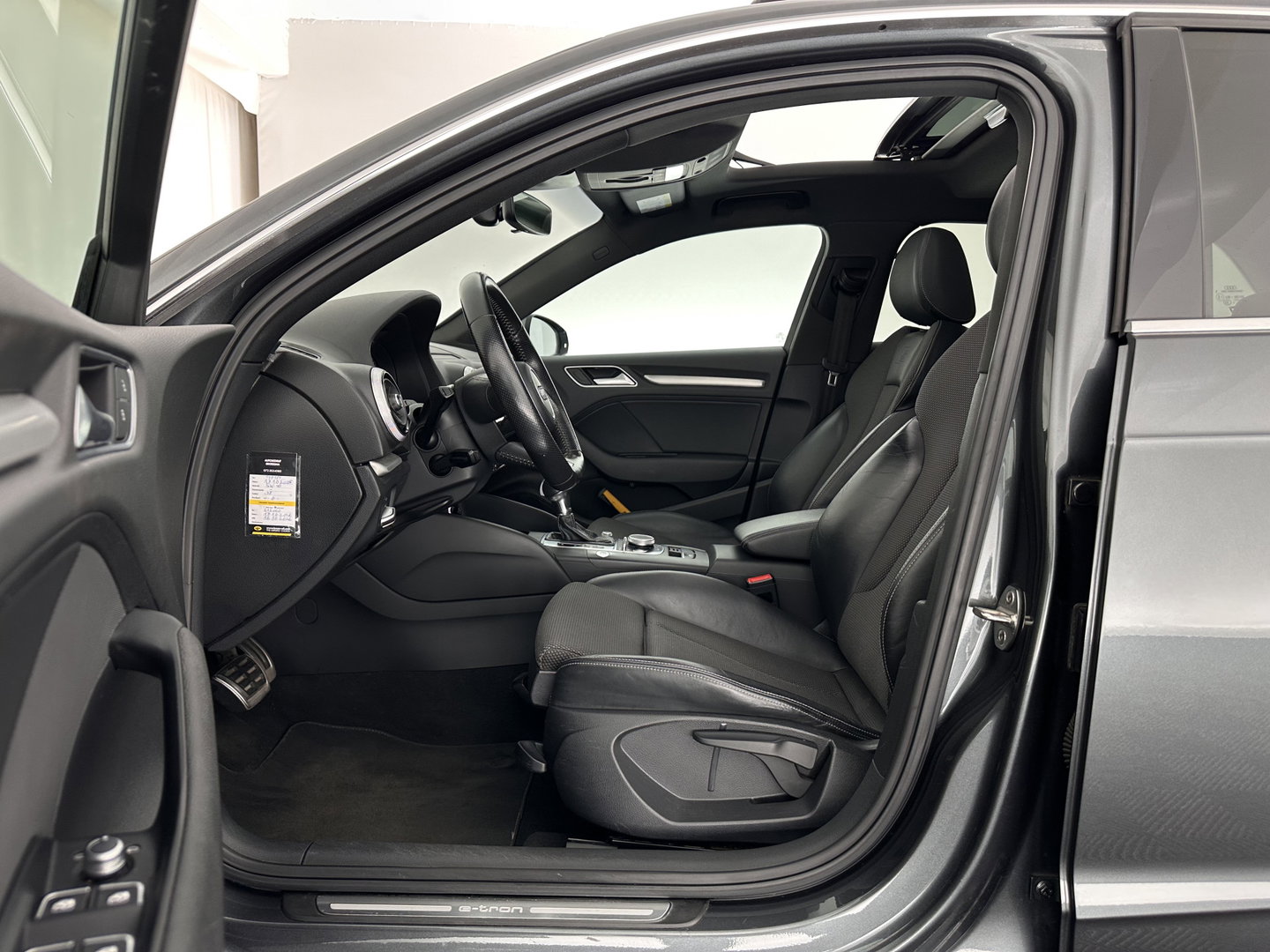 Audi A3 Sportback 1.4 e-tron Lease Edition Aut. *PANO | FULL-LED | LEATHER-FABRIC | DIGI-COCKPIT | KEYLESS | SPORT-SEATS | NAVI-FULLMAP | PRIVACY-GLASS | ECC | PDC | CRUISE | 18''ALU*