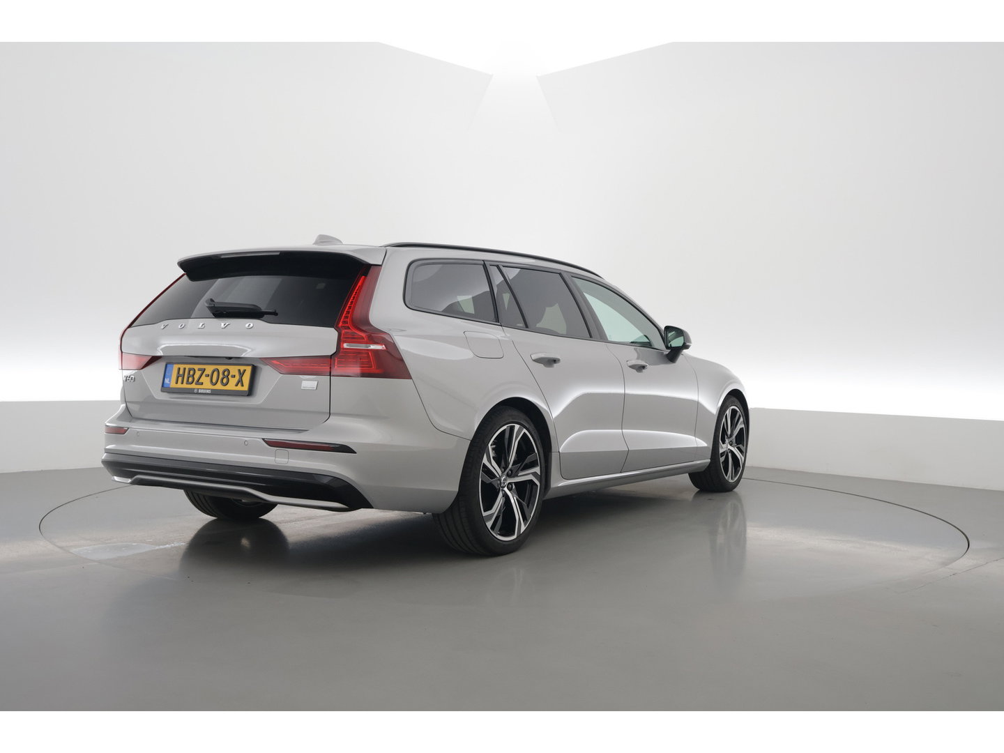 Volvo V60 2.0 T6 Plug-in hybrid AWD Plus Dark | ACC | Blis | H&K Audio | Stoel 4 & Stuur verwarming | memory | 19" |