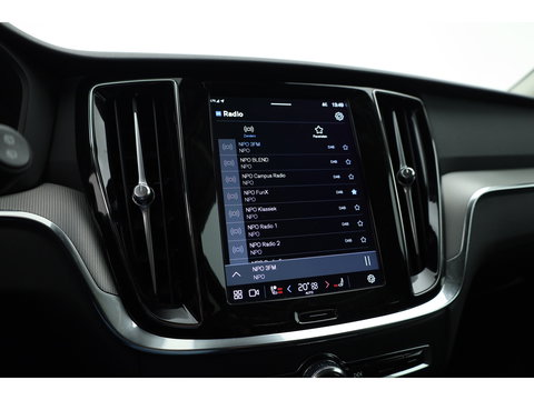 Volvo V60 2.0 T6 Plug-in hybrid AWD Plus Dark | ACC | Blis | H&K Audio | Stoel 4 & Stuur verwarming | memory | 19" |