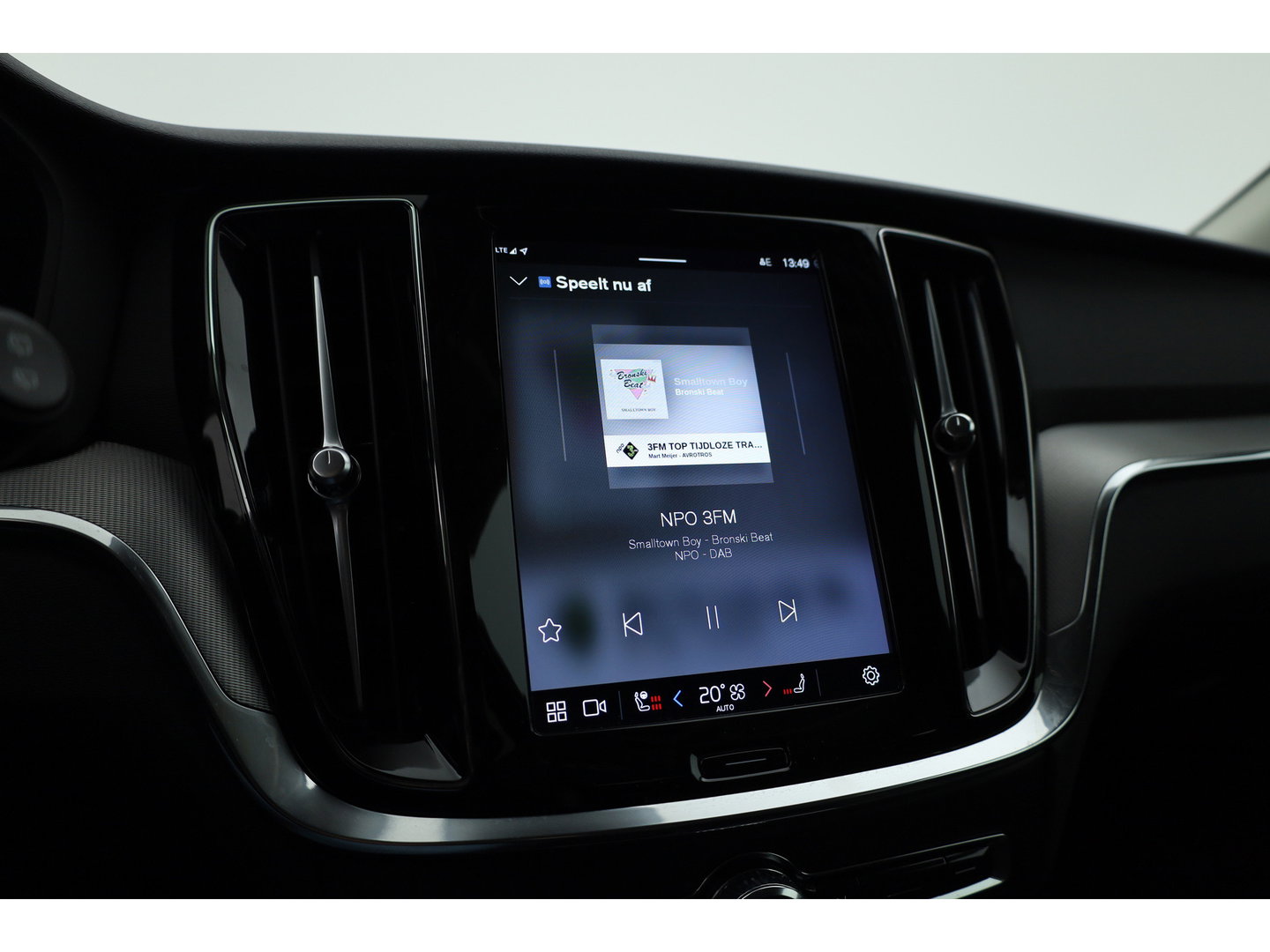 Volvo V60 2.0 T6 Plug-in hybrid AWD Plus Dark | ACC | Blis | H&K Audio | Stoel 4 & Stuur verwarming | memory | 19" |