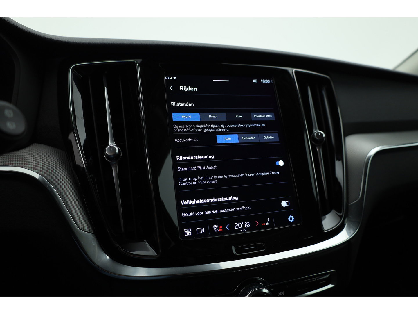 Volvo V60 2.0 T6 Plug-in hybrid AWD Plus Dark | ACC | Blis | H&K Audio | Stoel 4 & Stuur verwarming | memory | 19" |