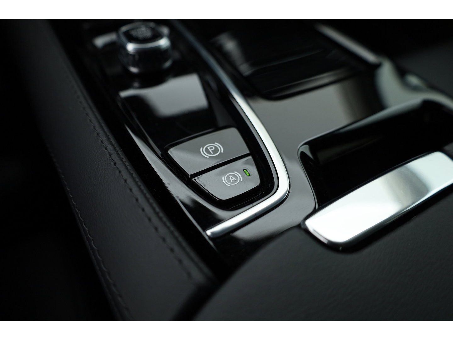 Volvo V60 2.0 T6 Plug-in hybrid AWD Plus Dark | ACC | Blis | H&K Audio | Stoel 4 & Stuur verwarming | memory | 19" |