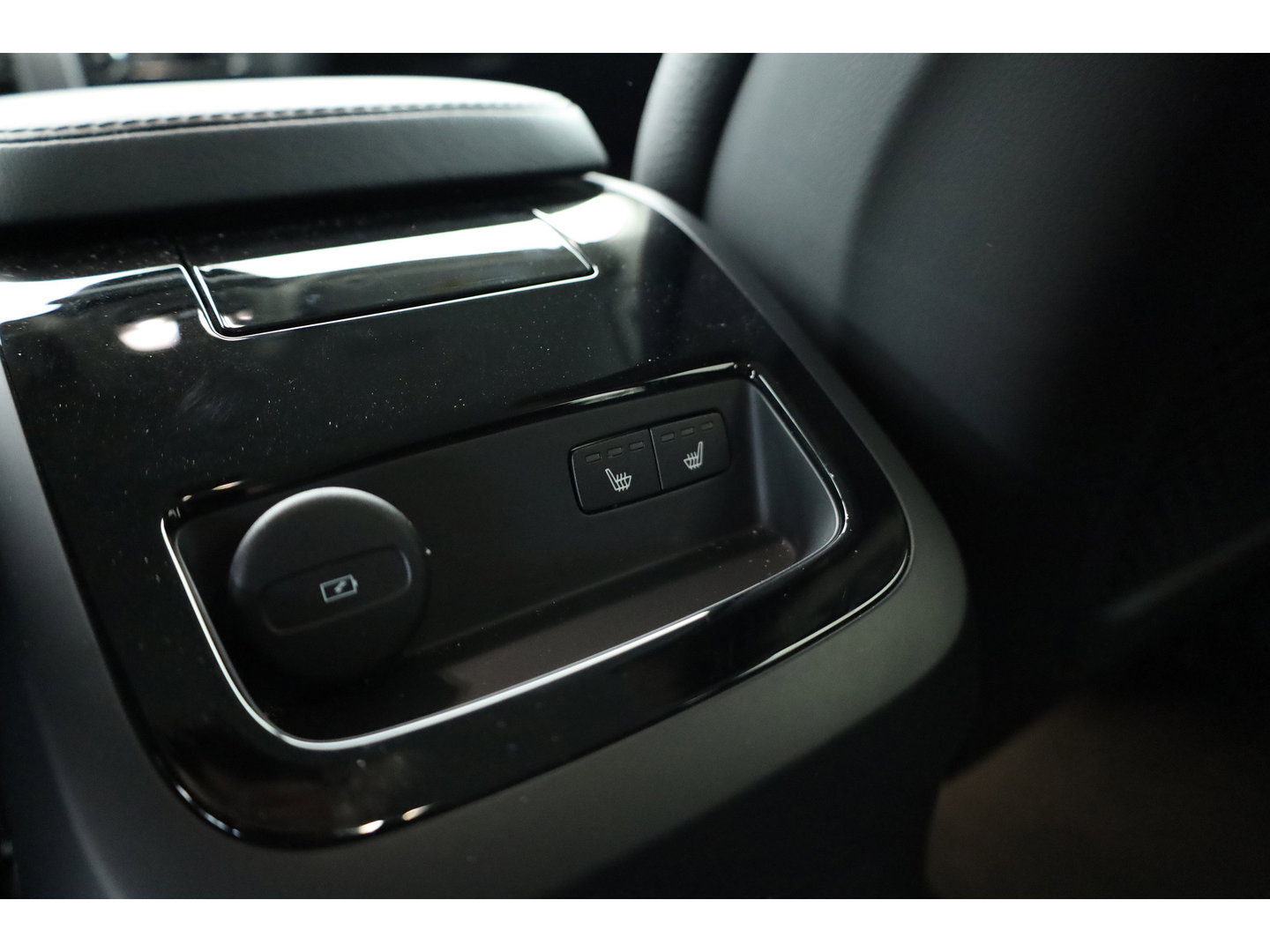 Volvo V60 2.0 T6 Plug-in hybrid AWD Plus Dark | ACC | Blis | H&K Audio | Stoel 4 & Stuur verwarming | memory | 19" |