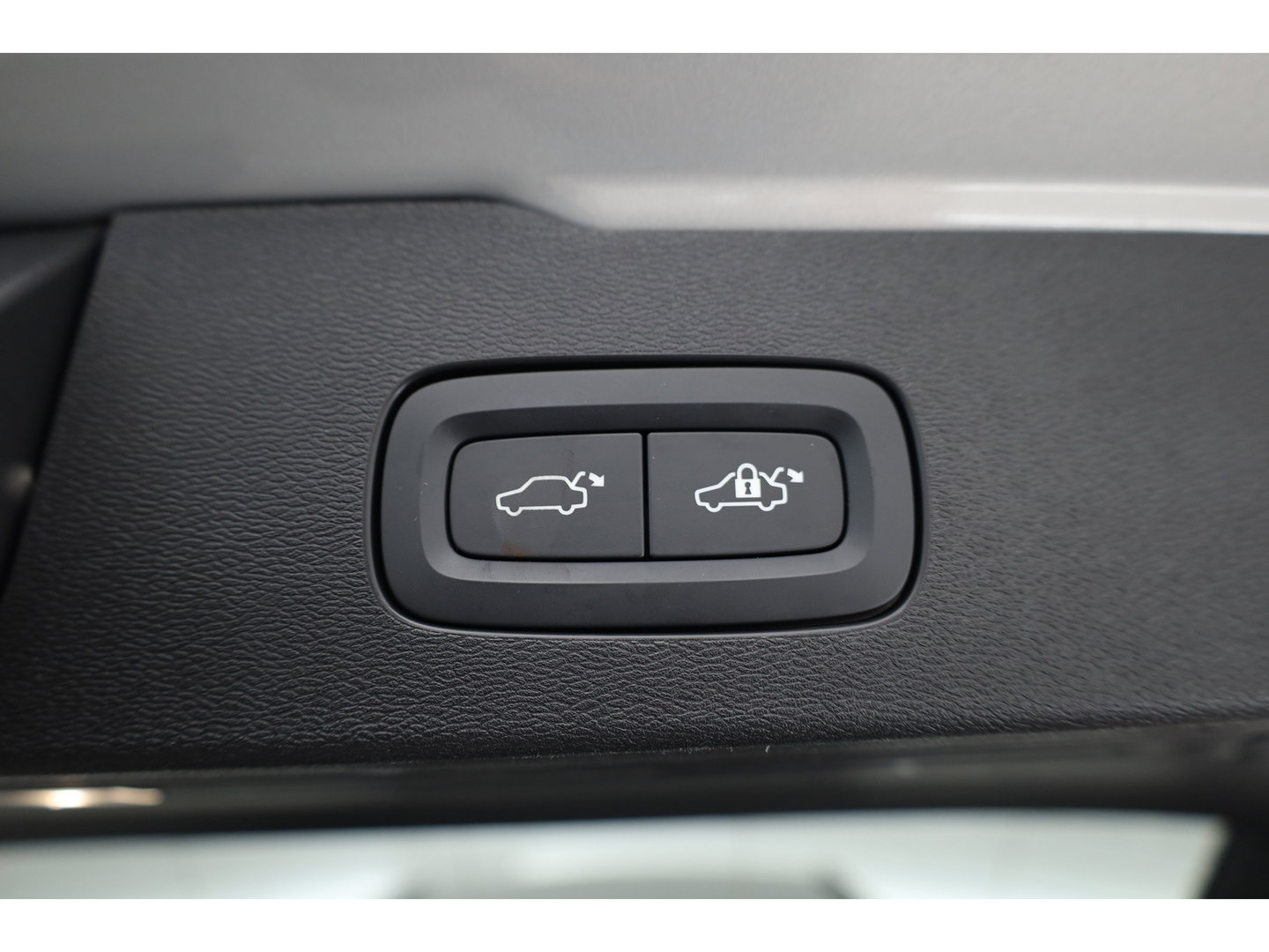 Volvo V60 2.0 T6 Plug-in hybrid AWD Plus Dark | ACC | Blis | H&K Audio | Stoel 4 & Stuur verwarming | memory | 19" |