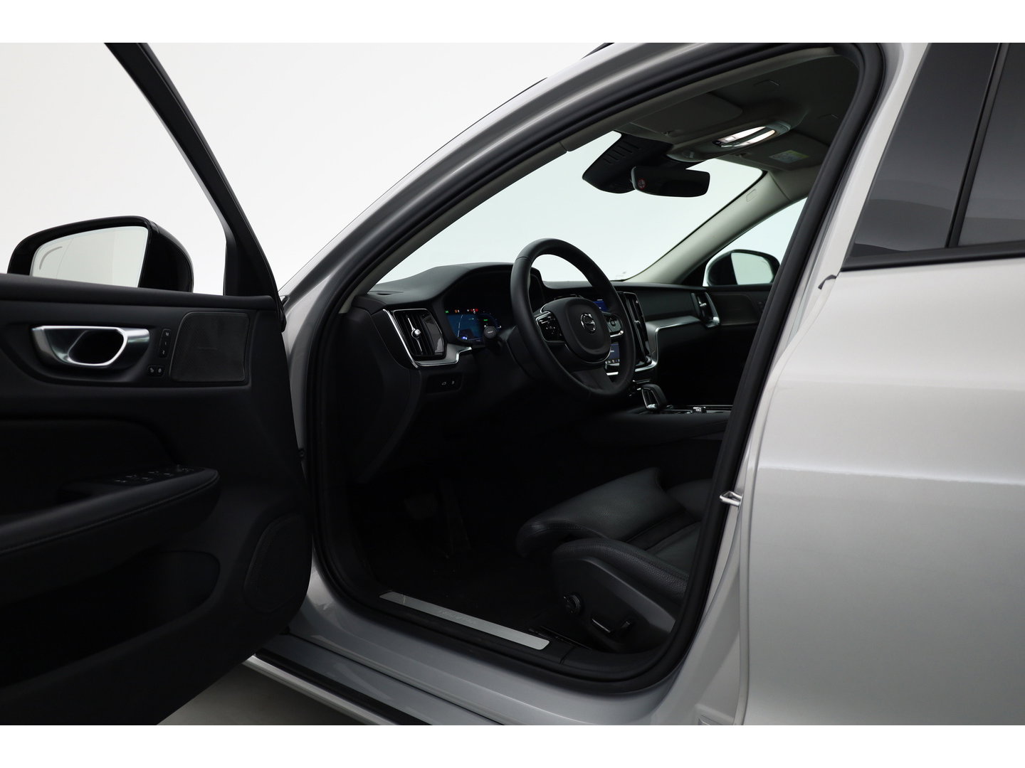 Volvo V60 2.0 T6 Plug-in hybrid AWD Plus Dark | ACC | Blis | H&K Audio | Stoel 4 & Stuur verwarming | memory | 19" |