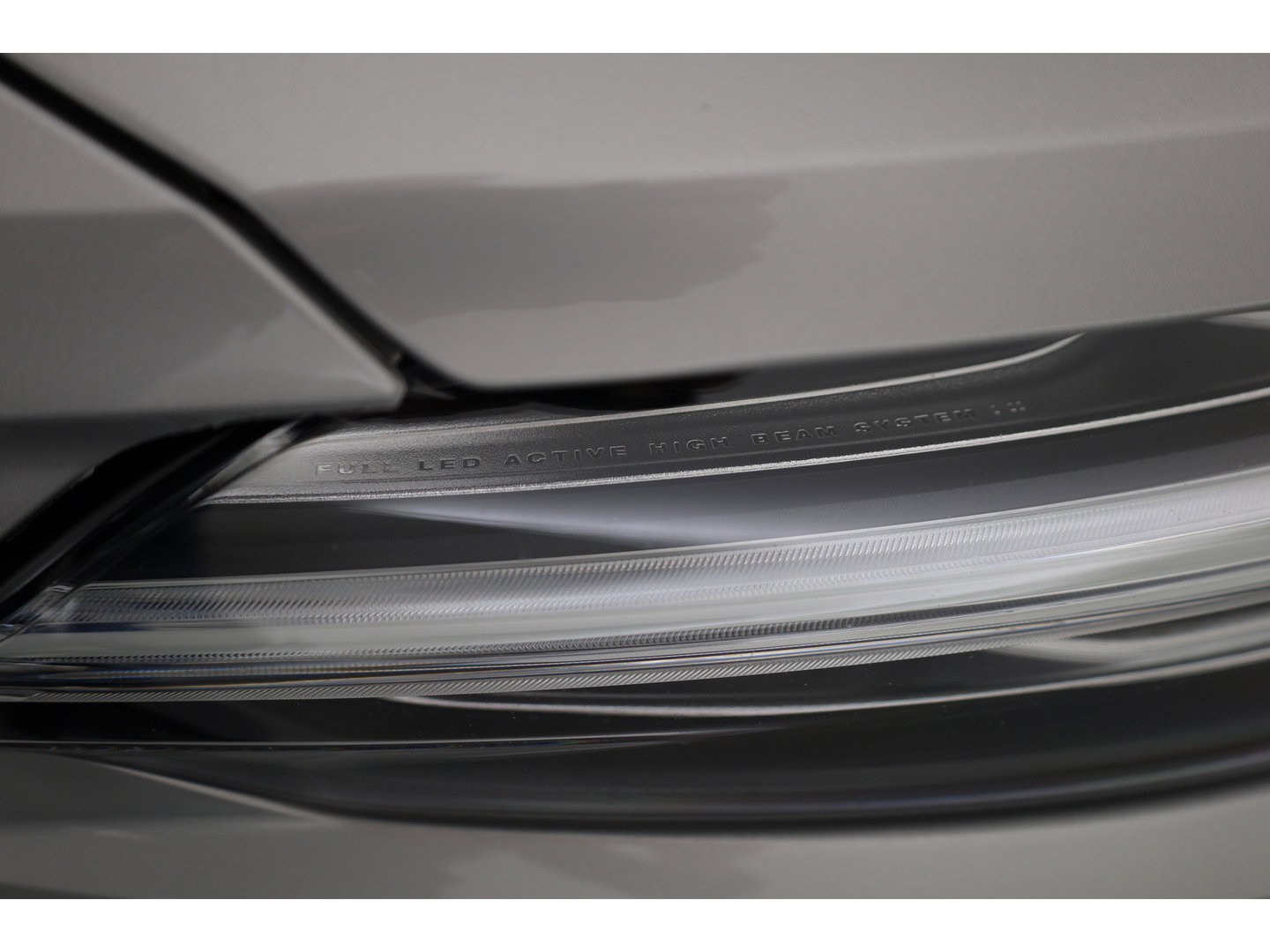 Volvo V60 2.0 T6 Plug-in hybrid AWD Plus Dark | ACC | Blis | H&K Audio | Stoel 4 & Stuur verwarming | memory | 19" |