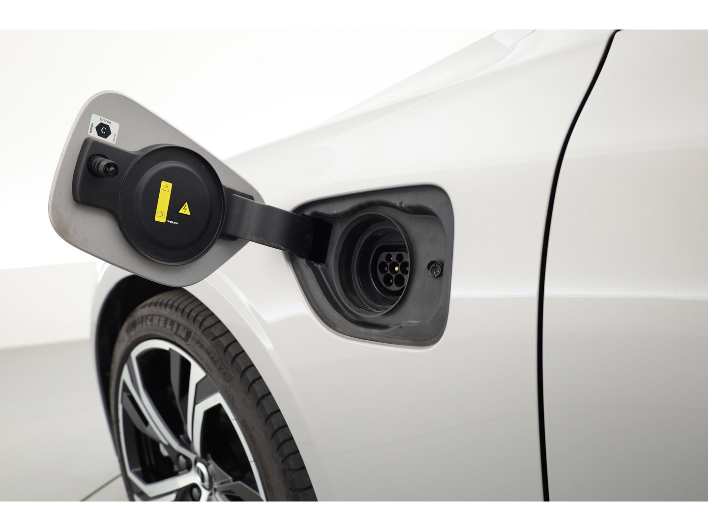 Volvo V60 2.0 T6 Plug-in hybrid AWD Plus Dark | ACC | Blis | H&K Audio | Stoel 4 & Stuur verwarming | memory | 19" |