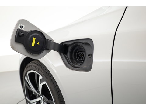 Volvo V60 2.0 T6 Plug-in hybrid AWD Plus Dark | ACC | Blis | H&K Audio | Stoel 4 & Stuur verwarming | memory | 19" |