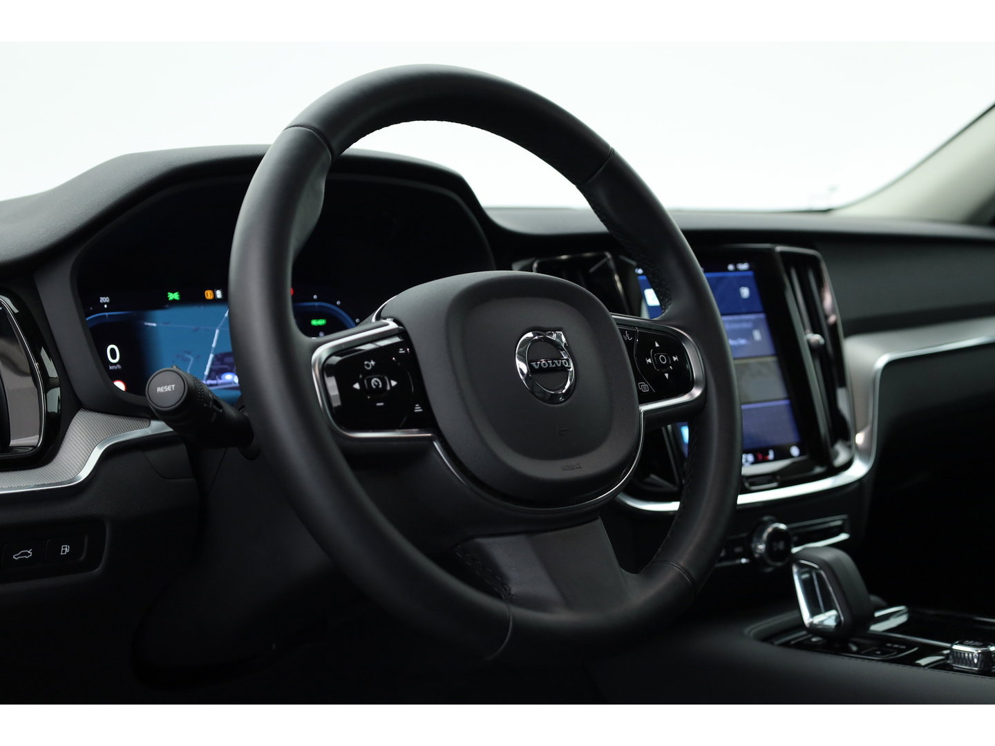 Volvo V60 2.0 T6 Plug-in hybrid AWD Plus Dark | ACC | Blis | H&K Audio | Stoel 4 & Stuur verwarming | memory | 19" |