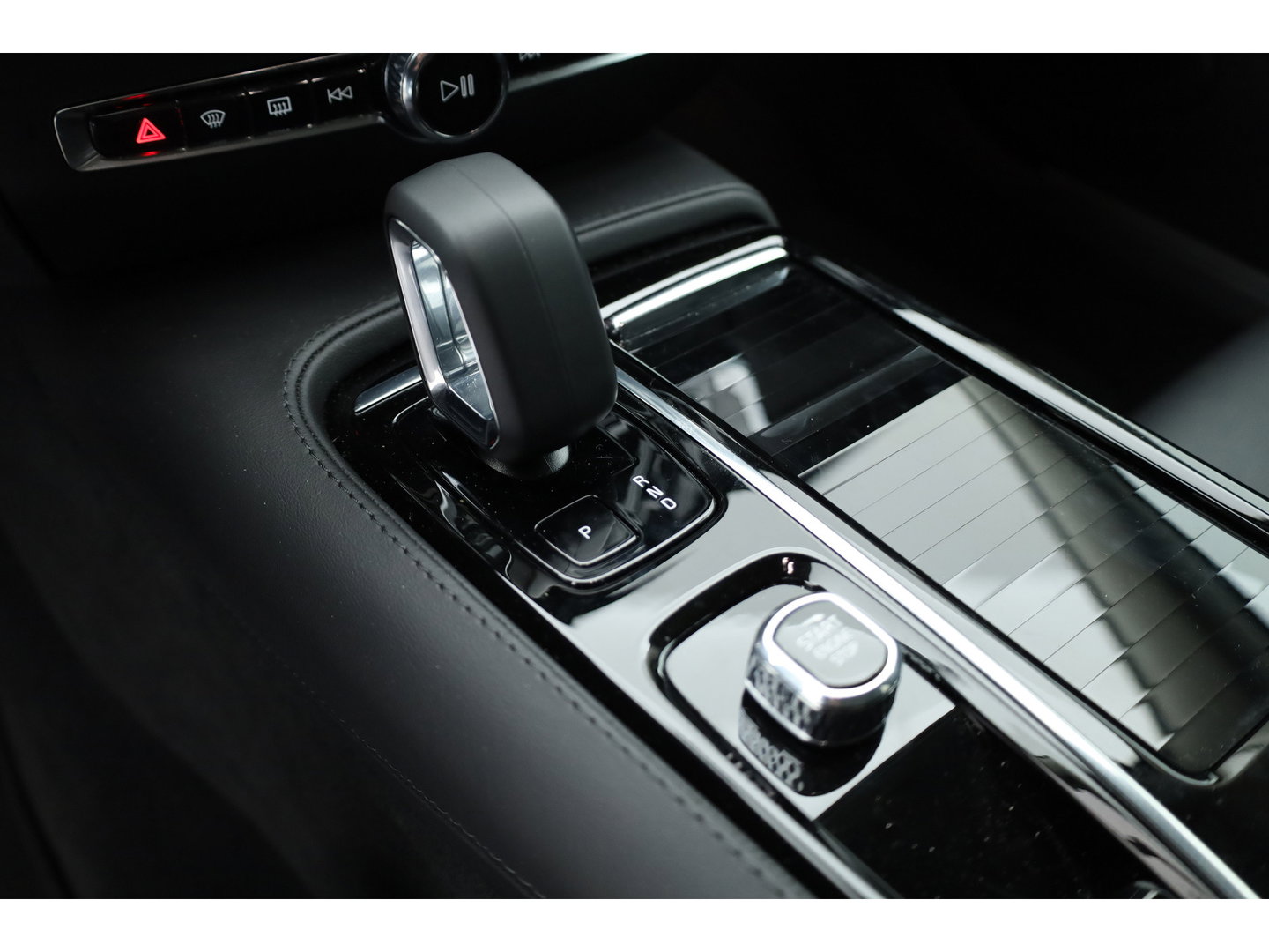 Volvo V60 2.0 T6 Plug-in hybrid AWD Plus Dark | ACC | Blis | H&K Audio | Stoel 4 & Stuur verwarming | memory | 19" |