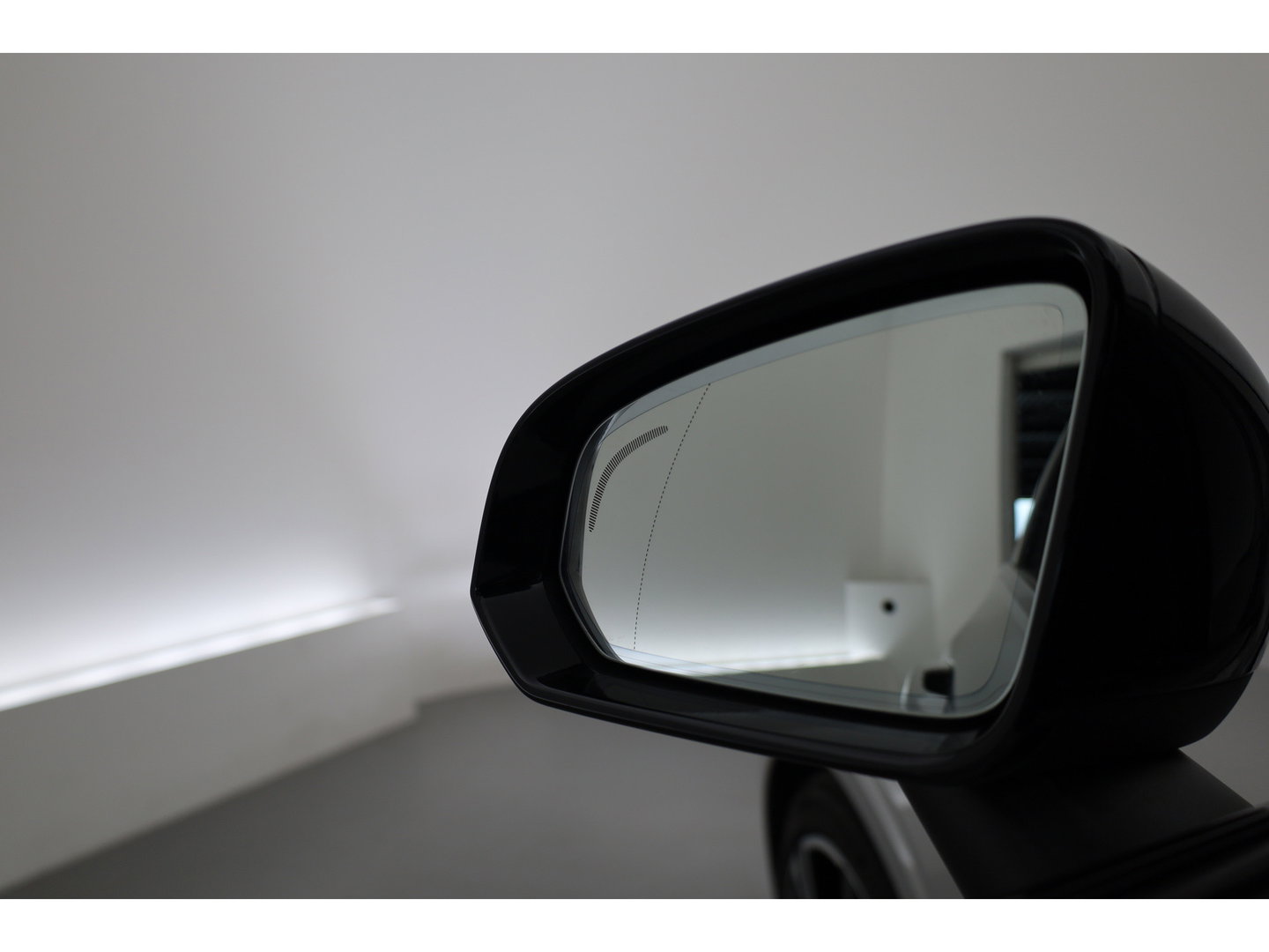 Volvo V60 2.0 T6 Plug-in hybrid AWD Plus Dark | ACC | Blis | H&K Audio | Stoel 4 & Stuur verwarming | memory | 19" |