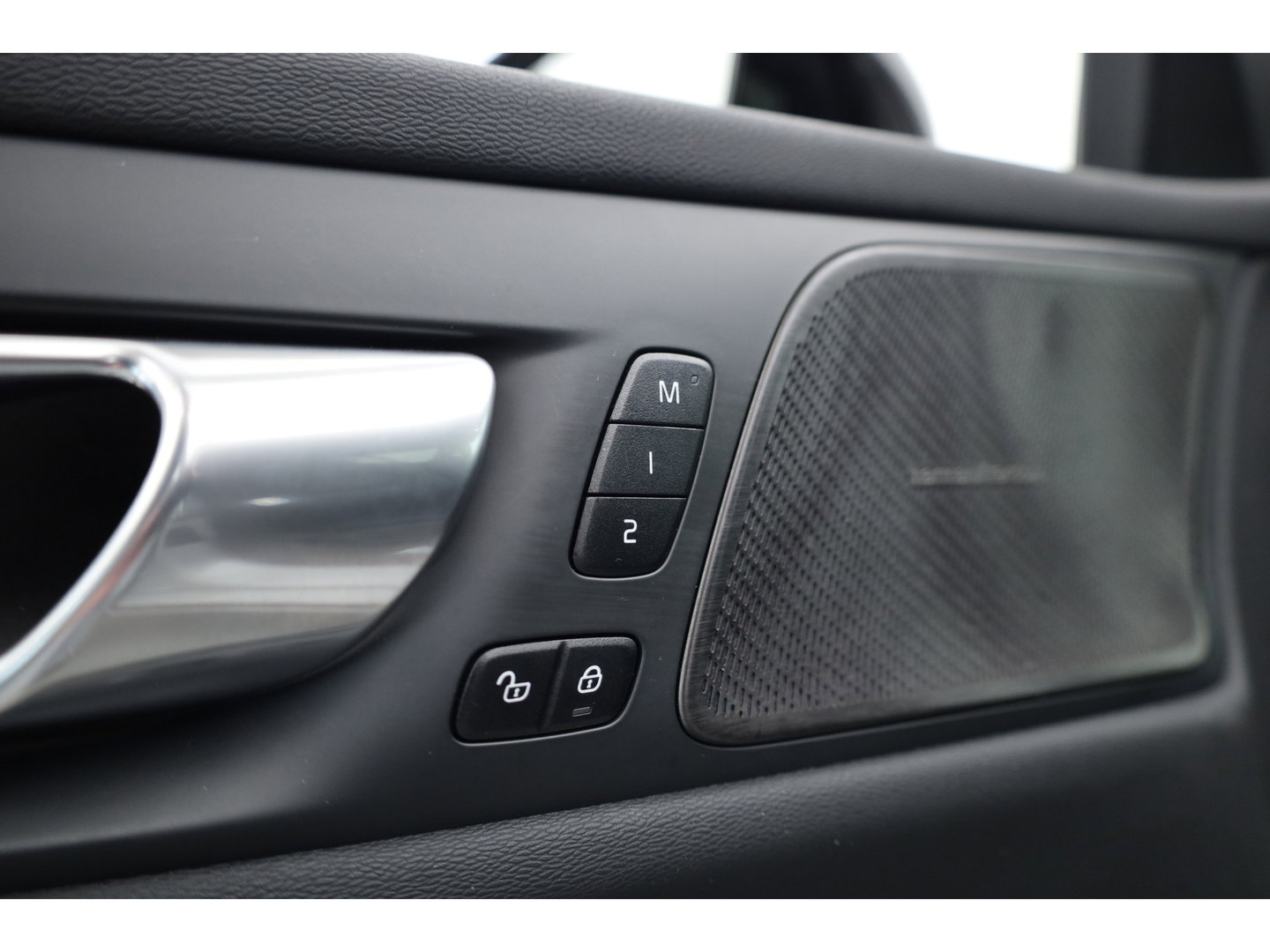 Volvo V60 2.0 T6 Plug-in hybrid AWD Plus Dark | ACC | Blis | H&K Audio | Stoel 4 & Stuur verwarming | memory | 19" |